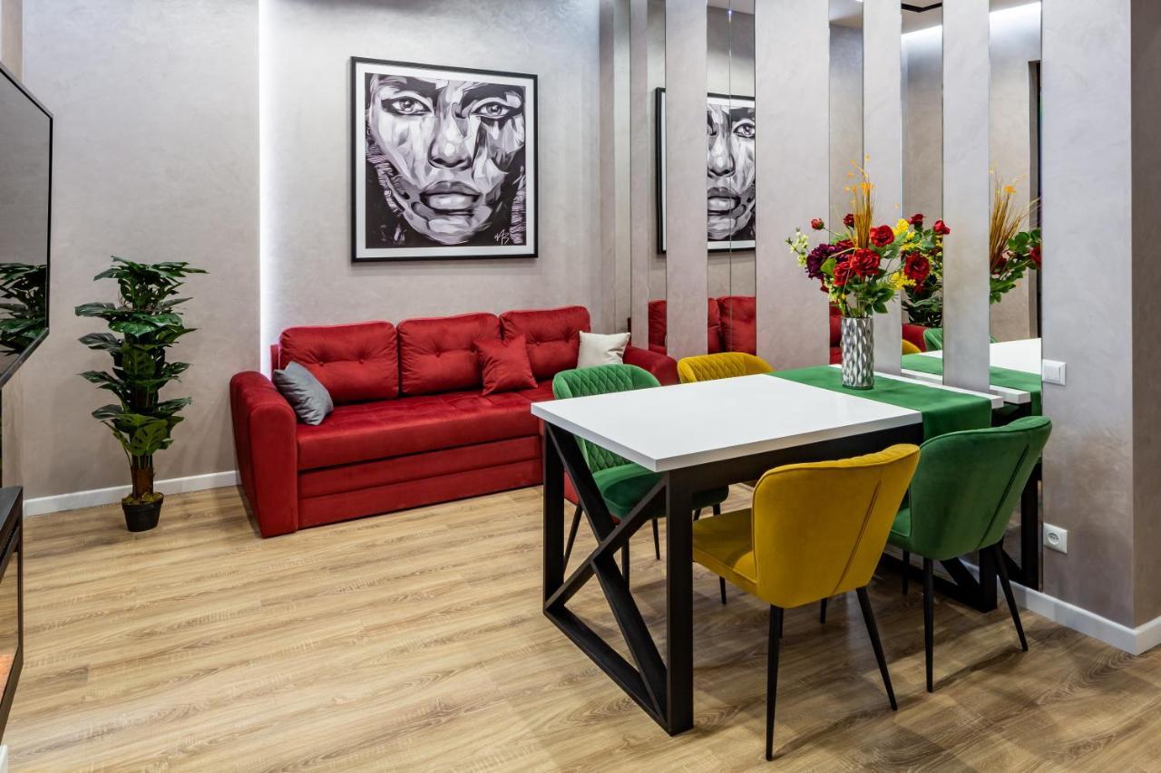 Alfa Apartments 3-Кімнатна Lux-Квартира У Центрі Львова Ngoại thất bức ảnh