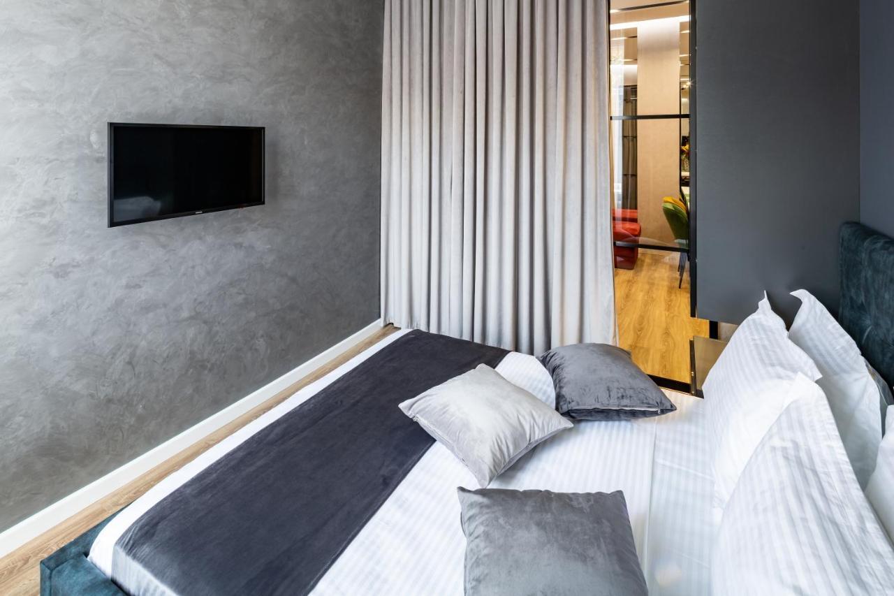Alfa Apartments 3-Кімнатна Lux-Квартира У Центрі Львова Ngoại thất bức ảnh