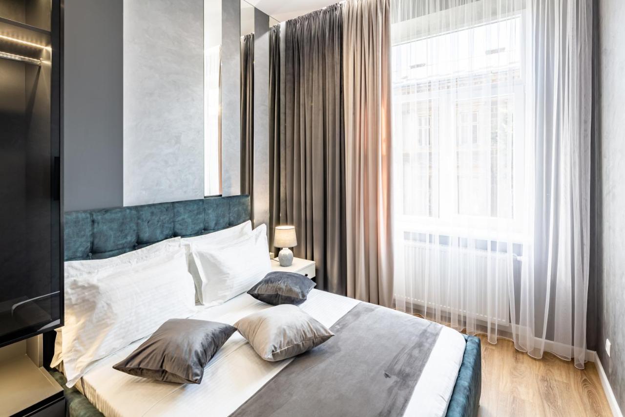 Alfa Apartments 3-Кімнатна Lux-Квартира У Центрі Львова Ngoại thất bức ảnh