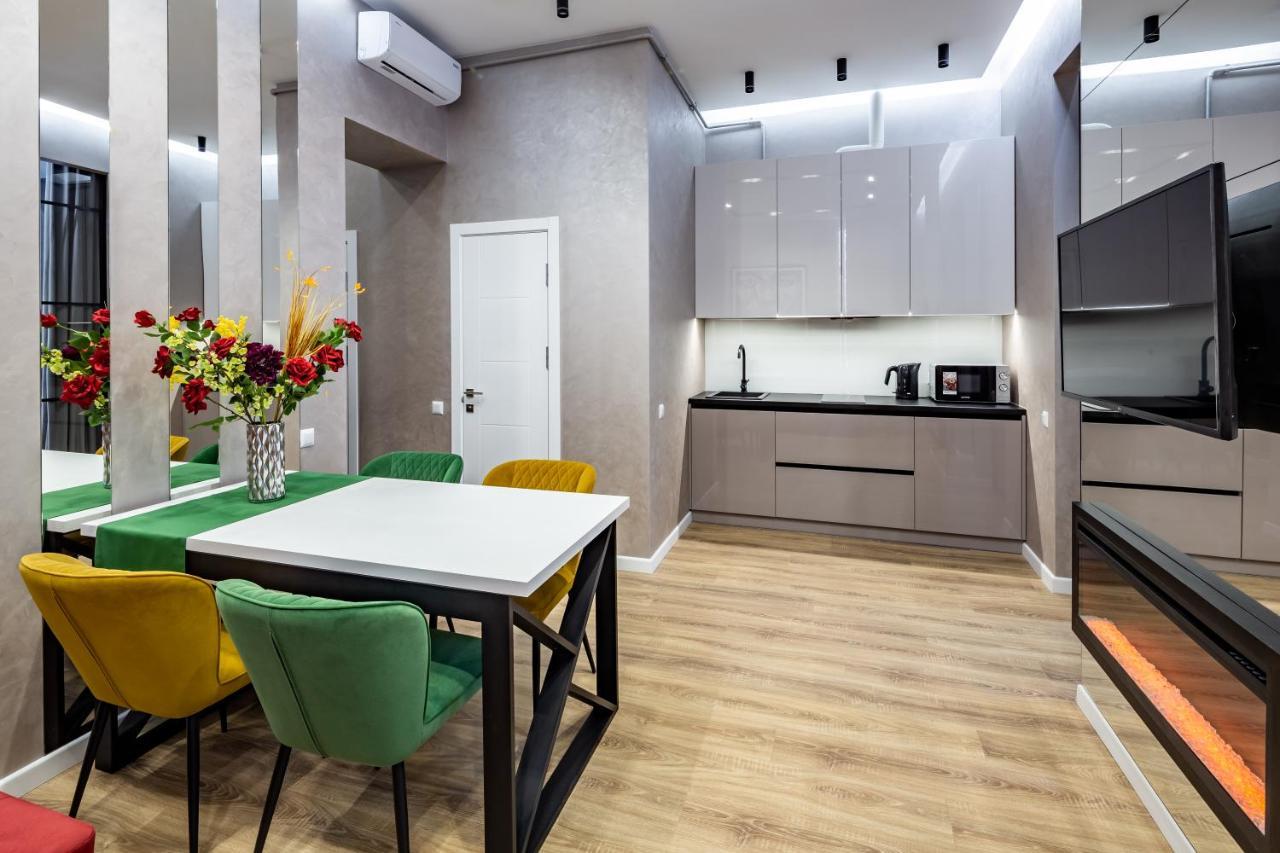 Alfa Apartments 3-Кімнатна Lux-Квартира У Центрі Львова Ngoại thất bức ảnh